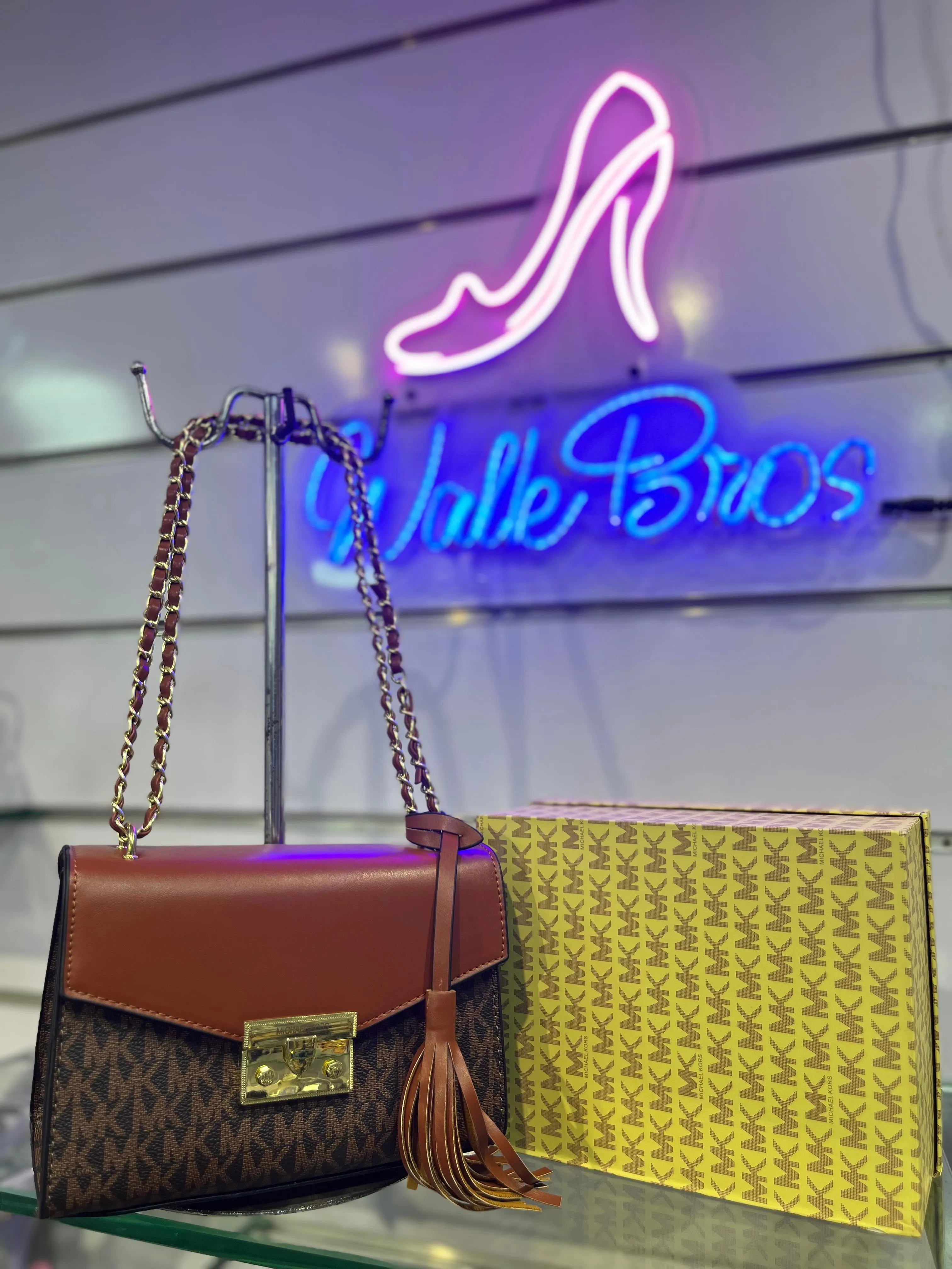 MK MICHAEL KORS ROSE MEDIUM LOGO SHOULDER BAG - BROWN