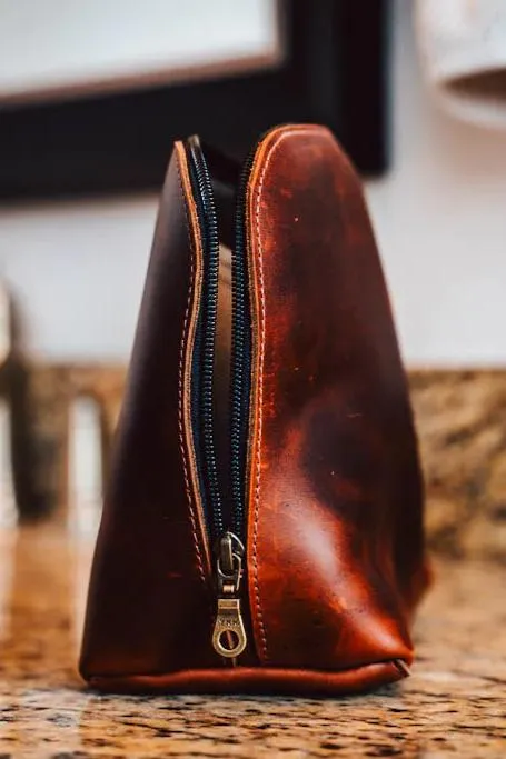 Nappa ClamShell Pouch