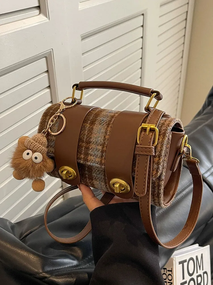 Niche Bag Female Autumn and Winter Wild 2023 New Winter This Year Popular Boston Messenger Bag Hand Holding Pillow Bag