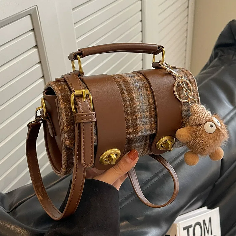 Niche Bag Female Autumn and Winter Wild 2023 New Winter This Year Popular Boston Messenger Bag Hand Holding Pillow Bag