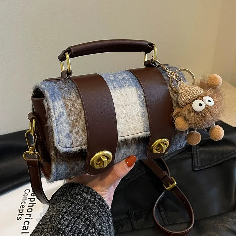 Niche Bag Female Autumn and Winter Wild 2023 New Winter This Year Popular Boston Messenger Bag Hand Holding Pillow Bag
