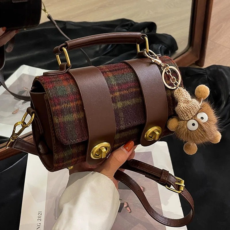 Niche Bag Female Autumn and Winter Wild 2023 New Winter This Year Popular Boston Messenger Bag Hand Holding Pillow Bag