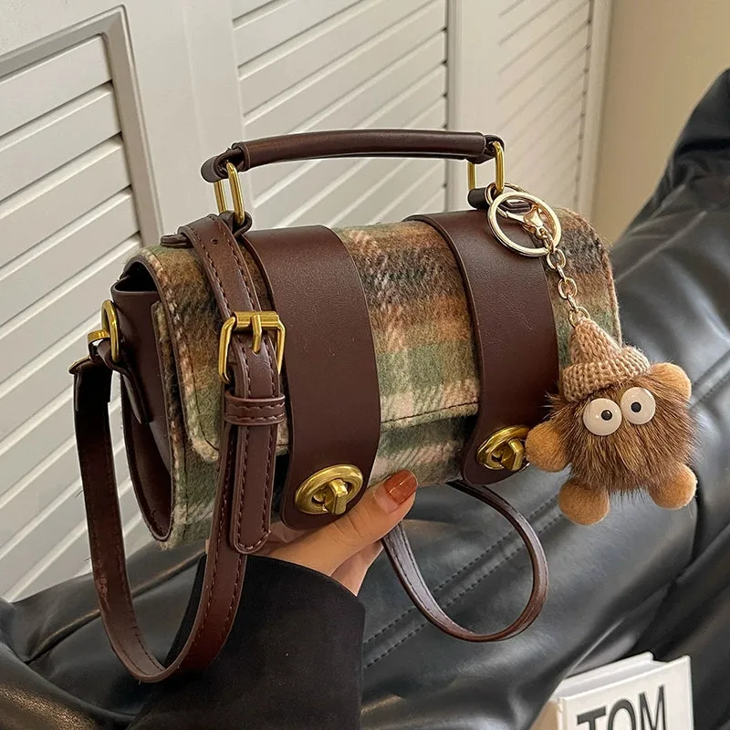 Niche Bag Female Autumn and Winter Wild 2023 New Winter This Year Popular Boston Messenger Bag Hand Holding Pillow Bag